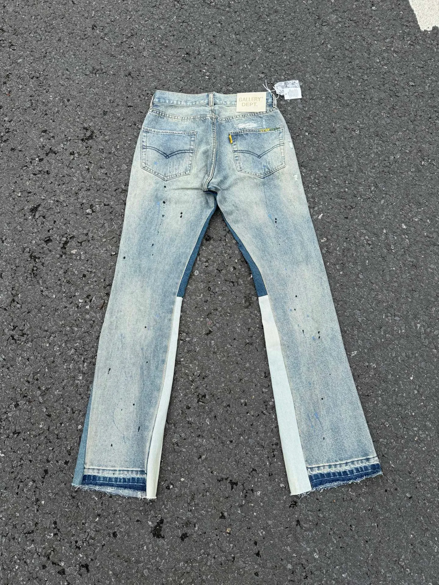 #8215 P300💰 GALLERY DEPT. Vintage splicing, hand-stitched hole patches, random tie lines, loose washed flared jeans - truly restore the ultimate texture of Vintage - original hardware accessories, washed and other elevators, QR code analysis are all purchased from the original factory, high degree of restoration, you are welcome to compare the products ~ - three-dimensional version, loose and comfortable, not picky about the figure, taller and slimmer, factory Seiko, original factory quality control, same style for men and women, can be matched with couples Versatile recommendation: must-have jeans for all seasons - Sizes: 28 30 32 34 36